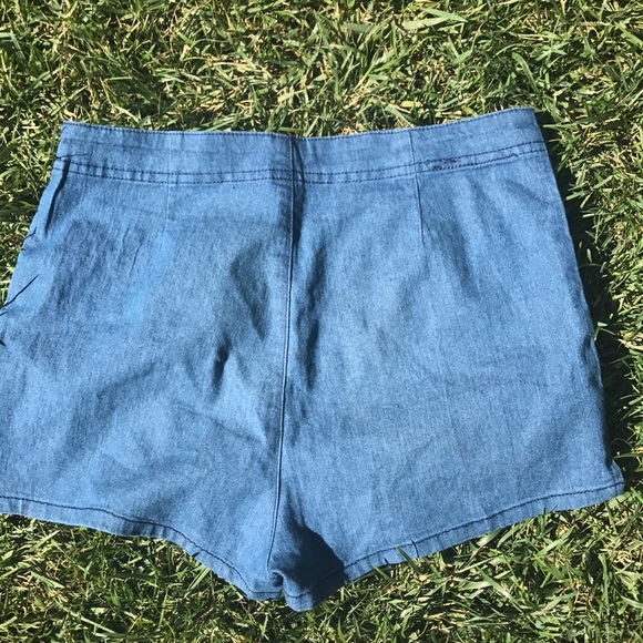 Denim button up shorts 💋 - Picture 2 of 2